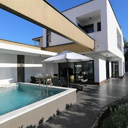 Neptunia - 4 Bedroom Villa Medulin