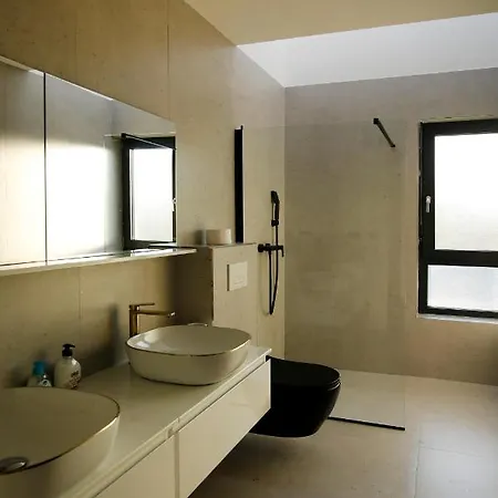 Neptunia - 4 Bedroom Vila *