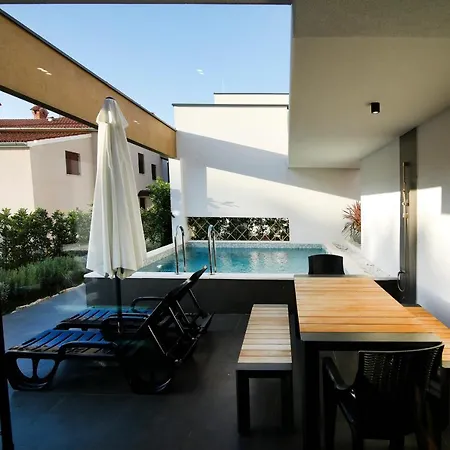 Neptunia - 4 Bedroom *