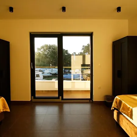 Villa Neptunia - 4 Bedroom *