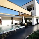 Neptunia - 4 Bedroom *