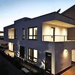 Neptunia - 4 Bedroom *