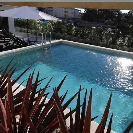 Neptunia - 4 Bedroom Villa Medulin