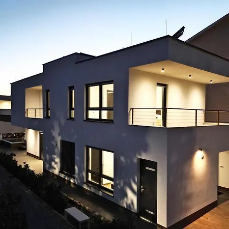 Neptunia - 4 Bedroom *