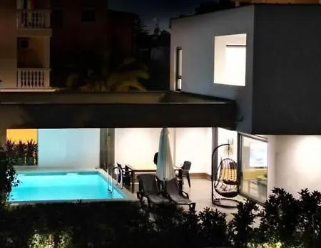 Neptunia - 4 Bedroom Villa Medulin