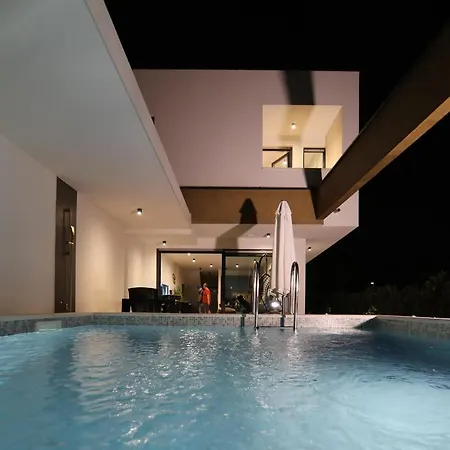 Villa Neptunia - 4 Bedroom *