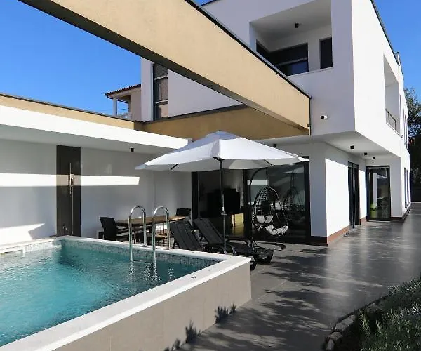 Neptunia - 4 Bedroom Vila Medulin