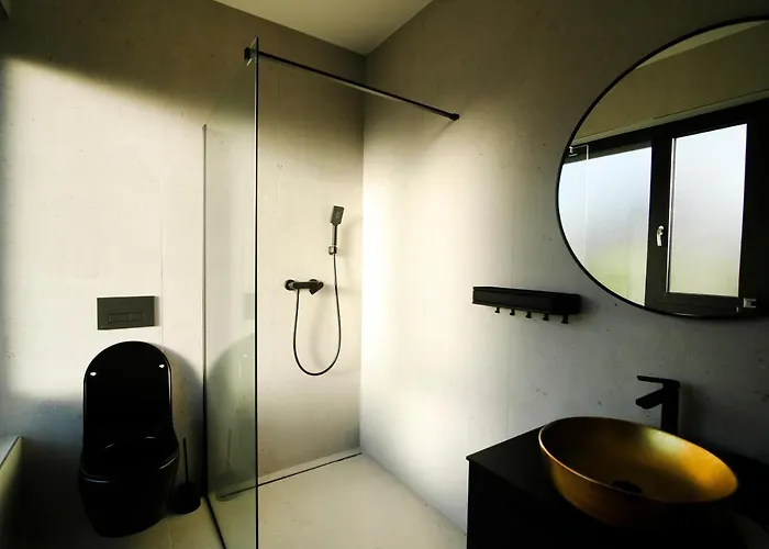 Neptunia - 4 Bedroom 메덜린